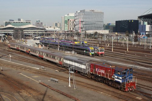 Y129 shunts power van PH454 and set FSH24 into the platform