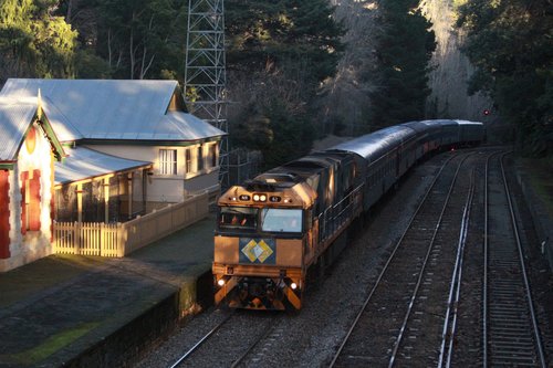 NR62 leads the eastbound Overland out of Adelaide