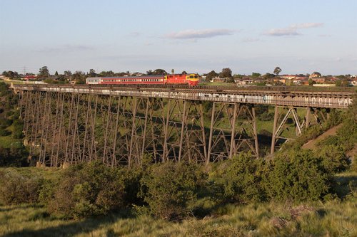 Diverted Shepparton service crawling along at 20 km/h on the broad gauge track of the Albion - Jacana line