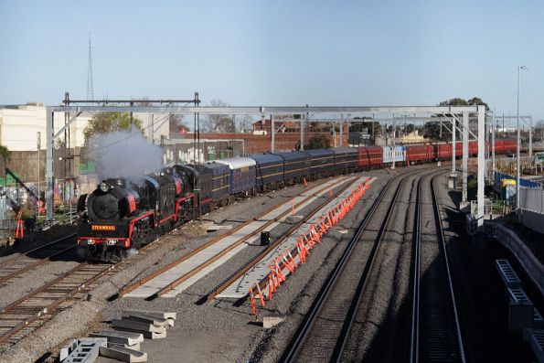 R761 leads the empty cars move at Middle Footscray