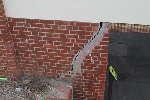 Cracked station building at Hawksburn platform 1