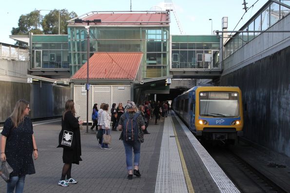 X'Trapolis train arrives at Boronia station on the up